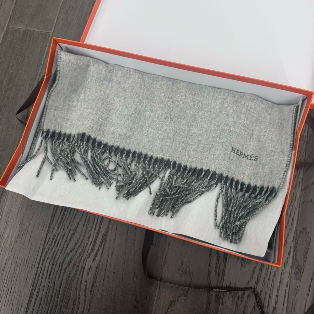 HERMES NEW unisex Double Sided Cashmere Men's Scarf Muffler Light Grey/Dark Grey - Picture 2 of 8